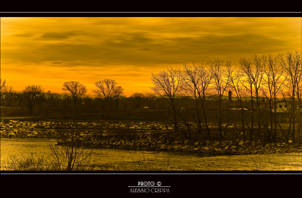 SCORRE IL FIUME.........