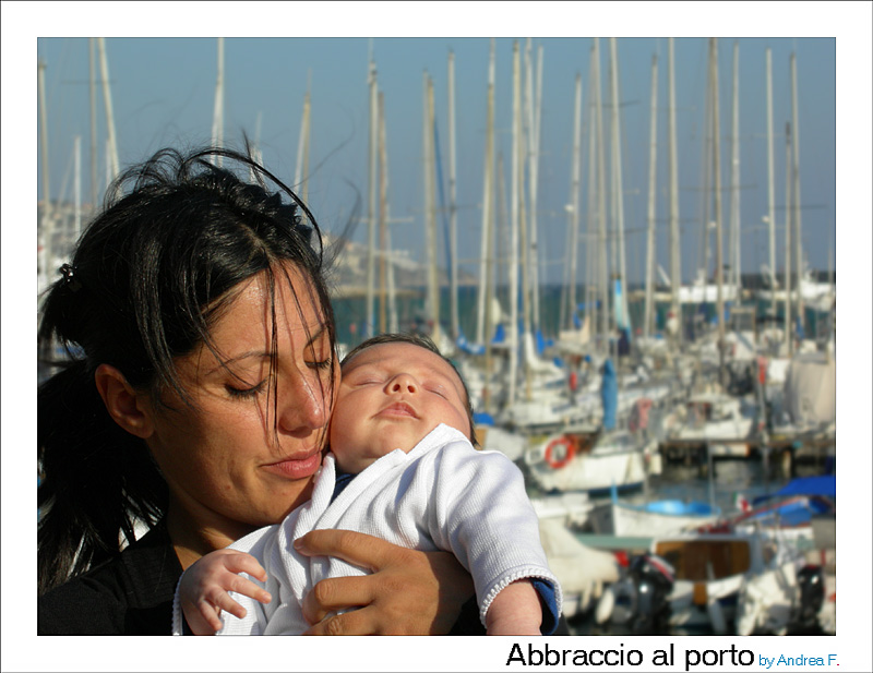 Abbraccio al porto