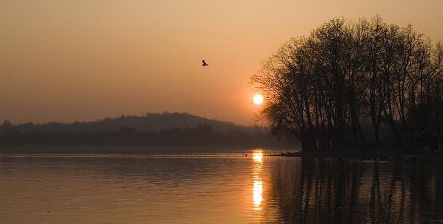 tramonto sul lago di Varese