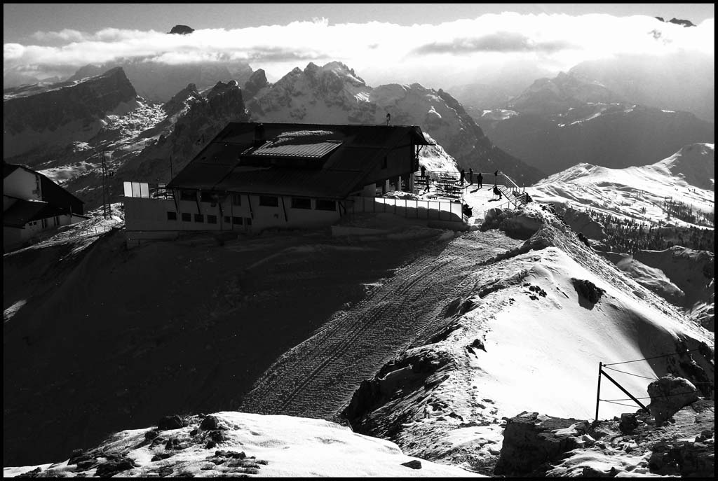 Rifugio Lagazuoi dal Sentiero dei Kaiser Jager