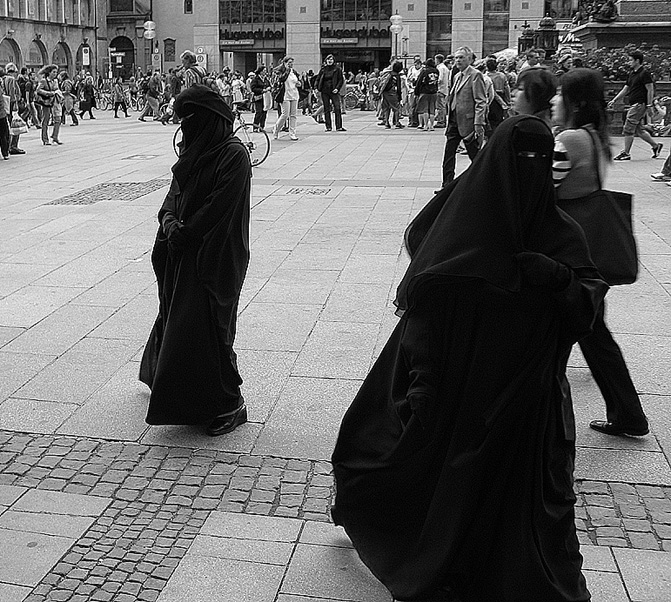 DUE MONDI AL FEMMINILE