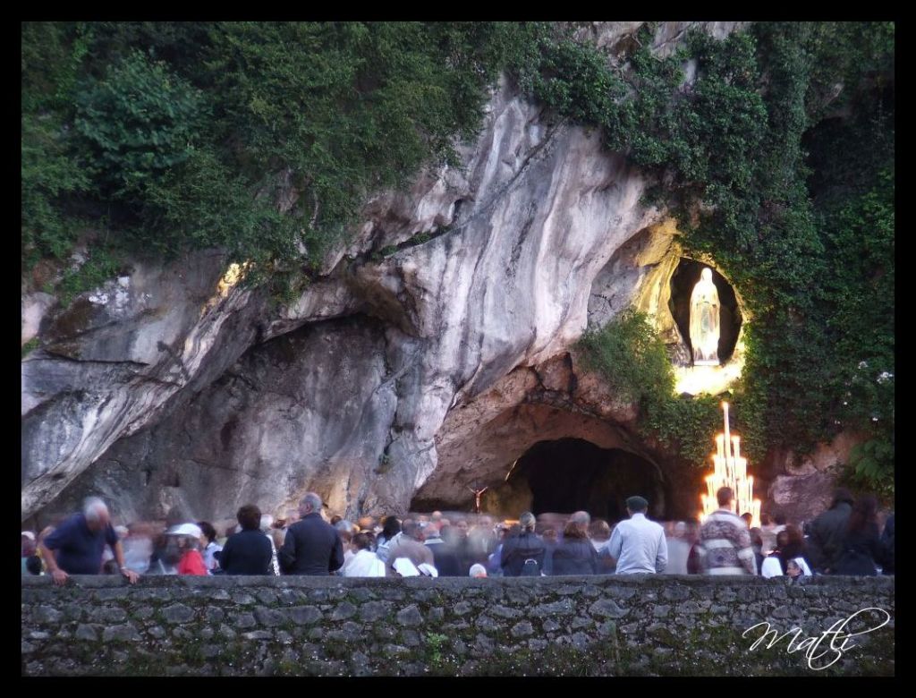 In lenta processione...