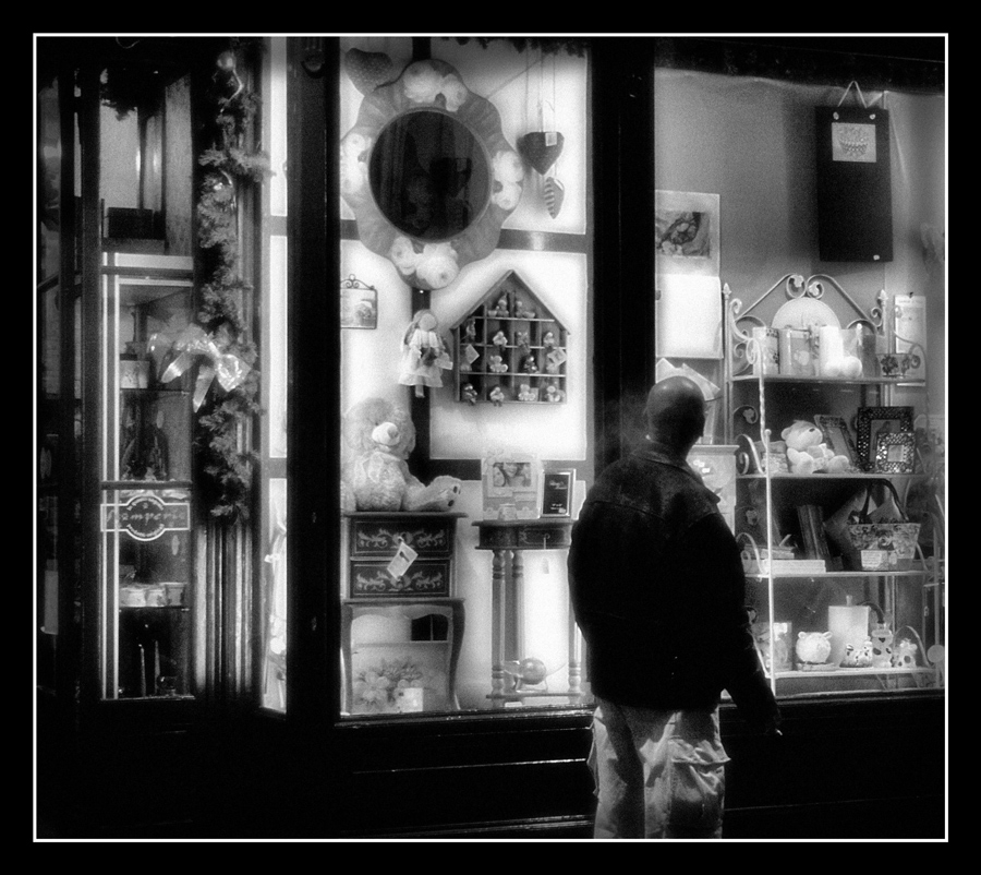 " Ammirando la vetrina rivivono ricordi "
