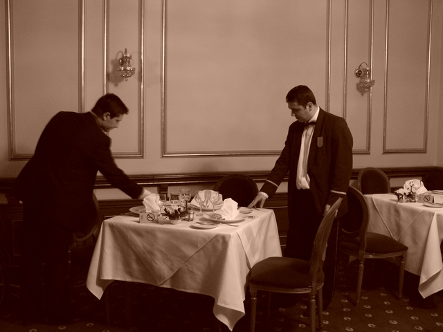 camerieri a casa capsa bucarest