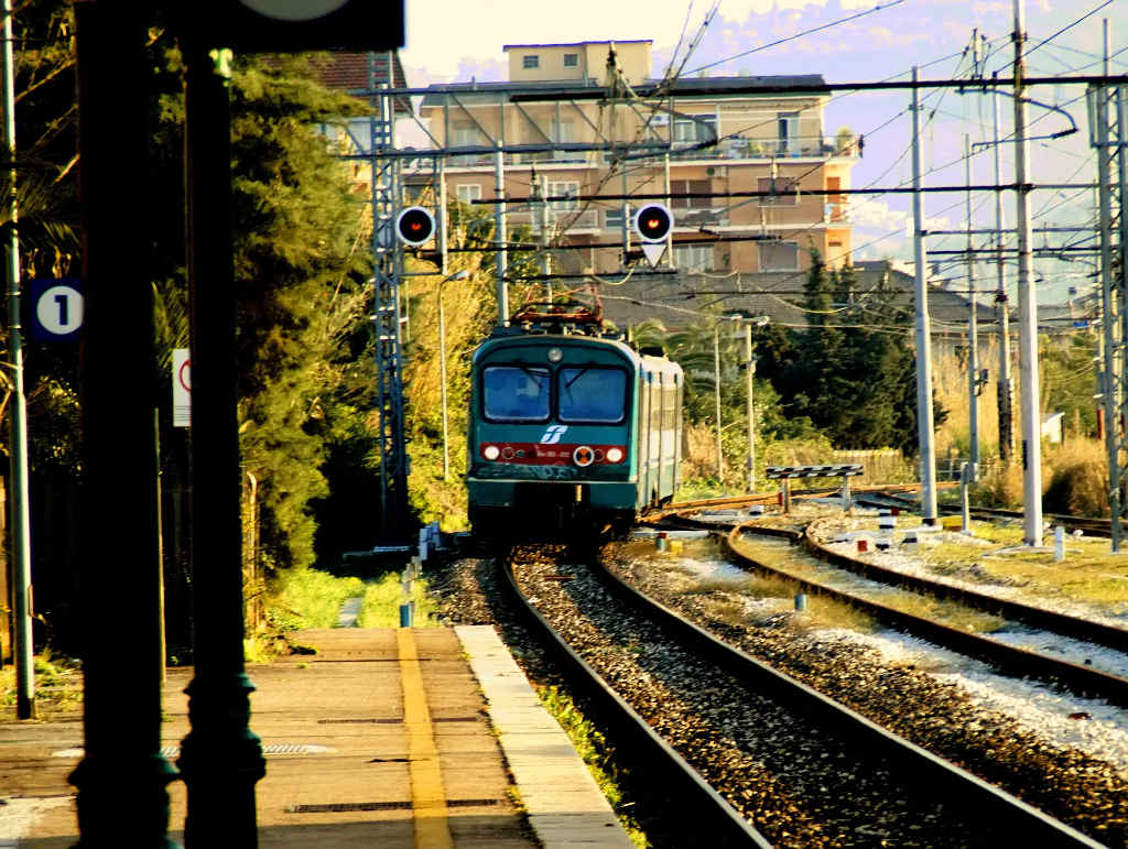 Il treno che mi porta a casa ogni sera (HDR)