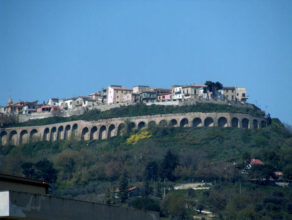 Lido Nettuno Silvi Marina zoom 350 mm su Silvi Paese