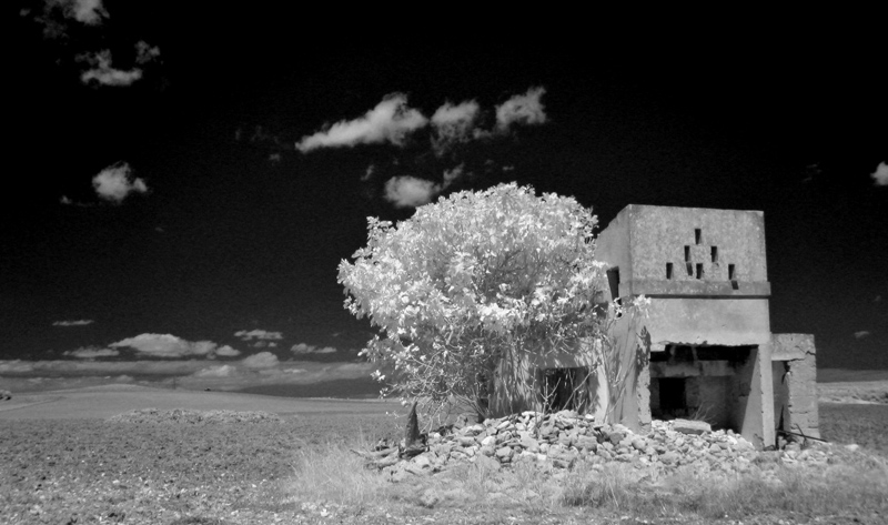casetta diroccata all'infrarosso