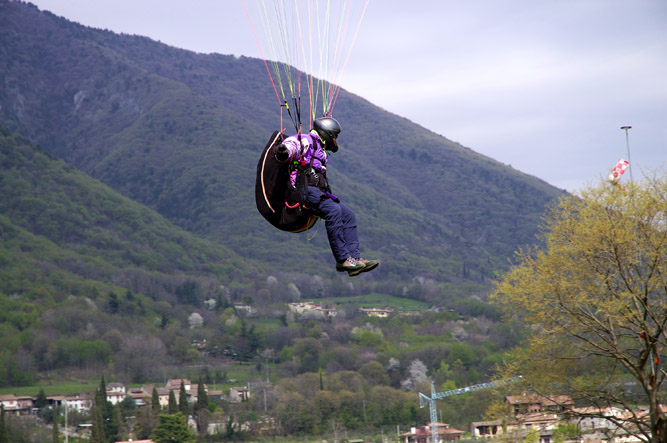La vita appesa ad un filo (qualcuno ha una forbice?)