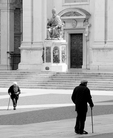Una Passeggiata Nella Piazza