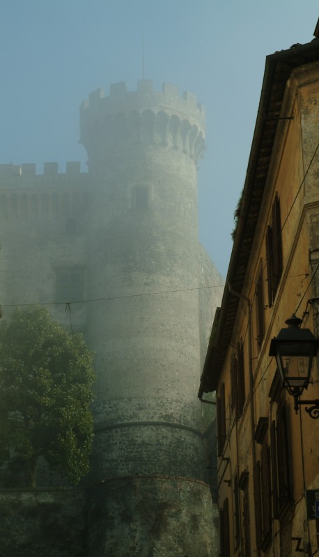 Torre nella nebbia