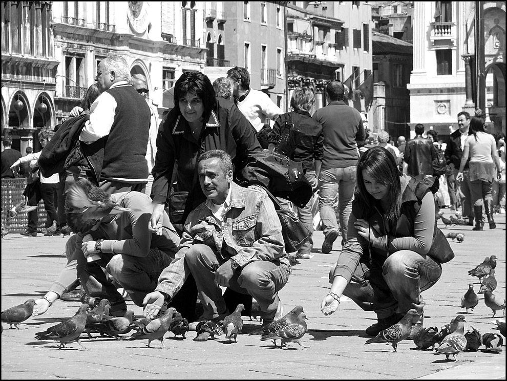 In posa con i piccioni