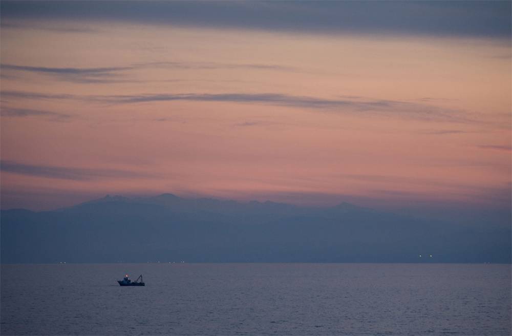 peschereccio al tramonto