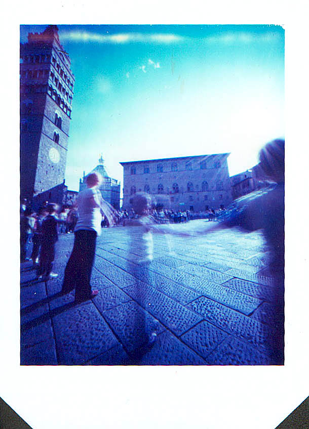 Giro tondo in piazza del duomo