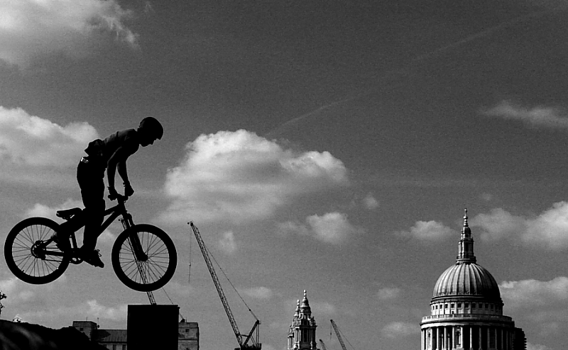 Jumping in Saint Paul (London)