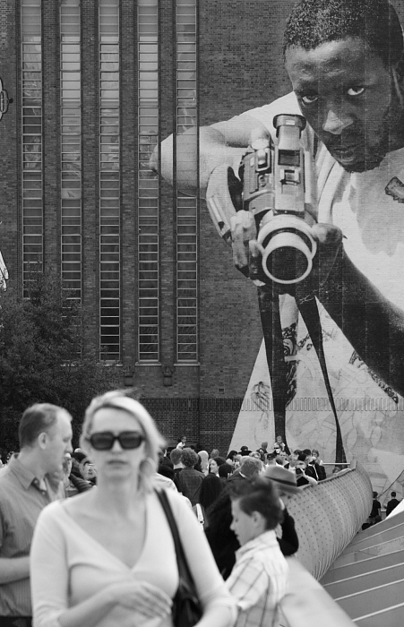 non voltiamo le spalle alla guerra...