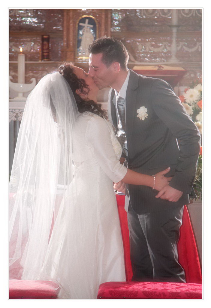 ...adesso pu� baciare...