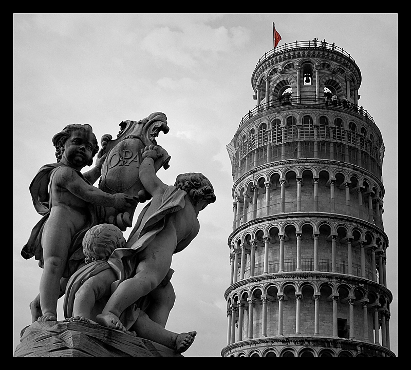 Pisa b/w