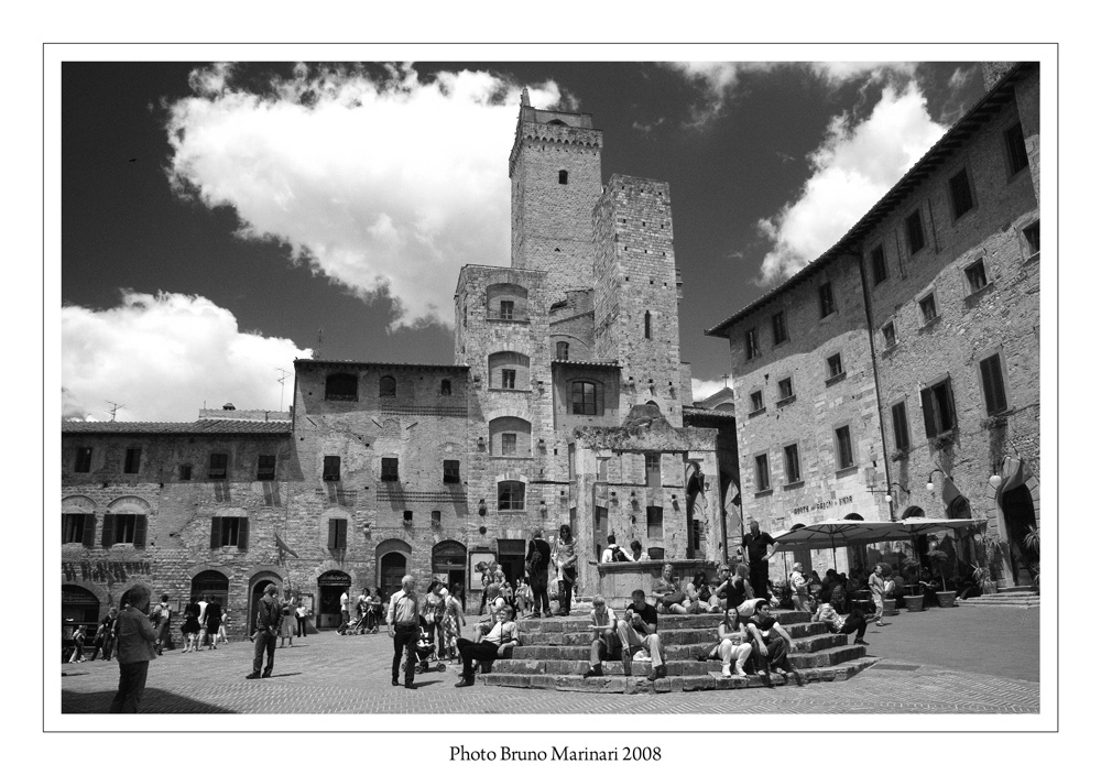 San Gimignano (SI) Piazza della Cisterna