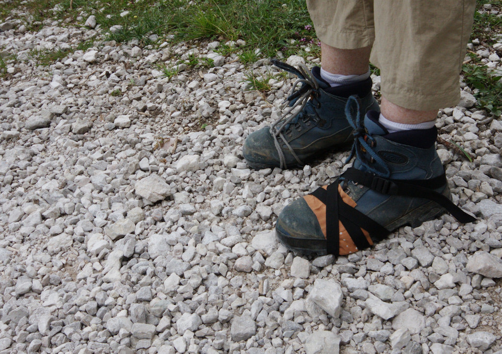 E.S. EMERGENCY SHOES