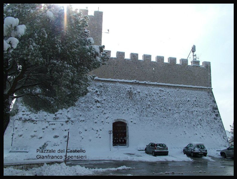 Castello Monforte sotto la neve