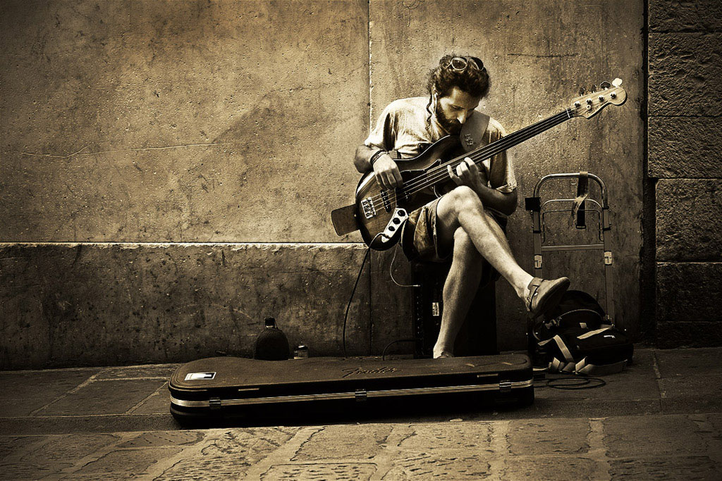 Bassista di strada