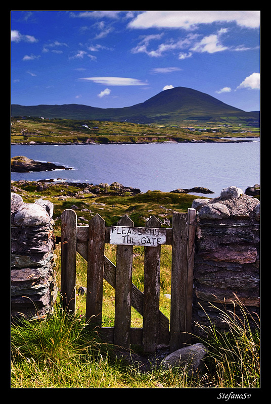 dietro il cancello...