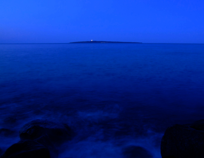 SCENDE LA NOTTE SULL'ISOLA