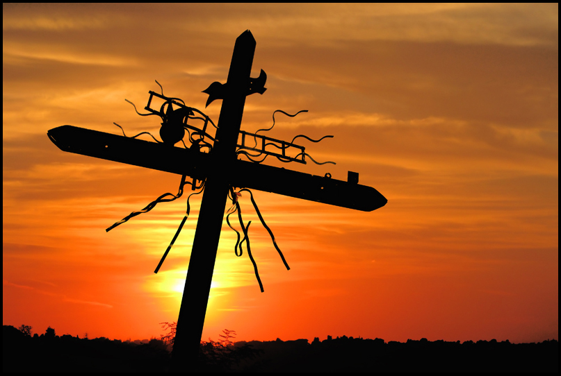 La croce e il tramonto