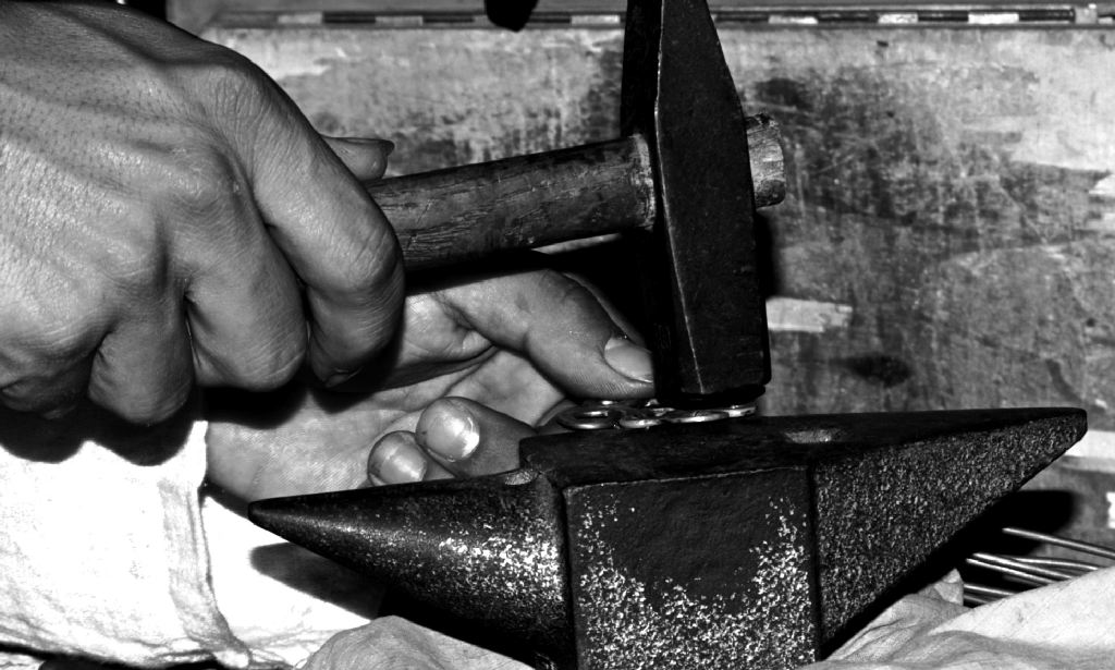 Tra l'Incudine � il Martello