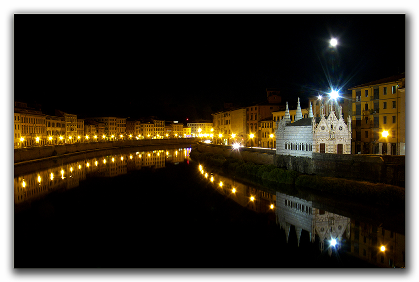 Vista notturna dei Lungarni