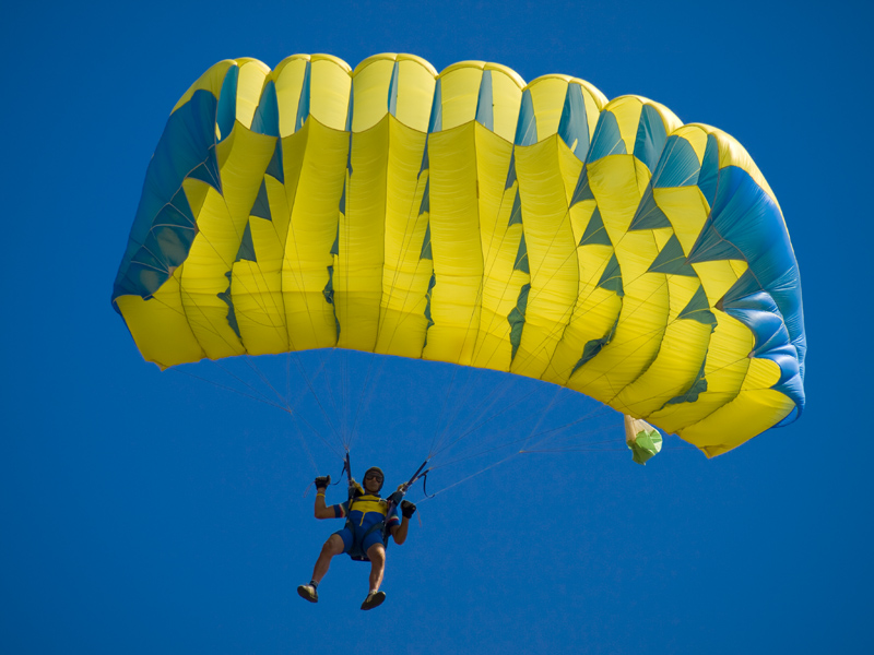 Parashow 2008  Aquino (Fr)