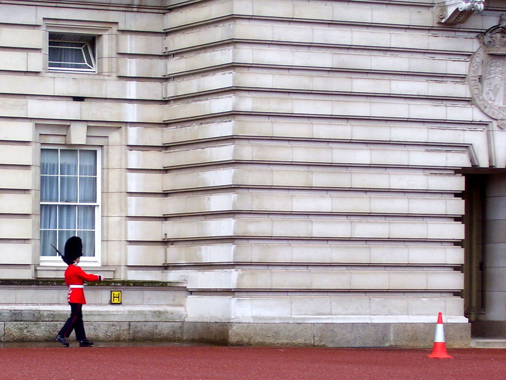 attenzione alla guardia.