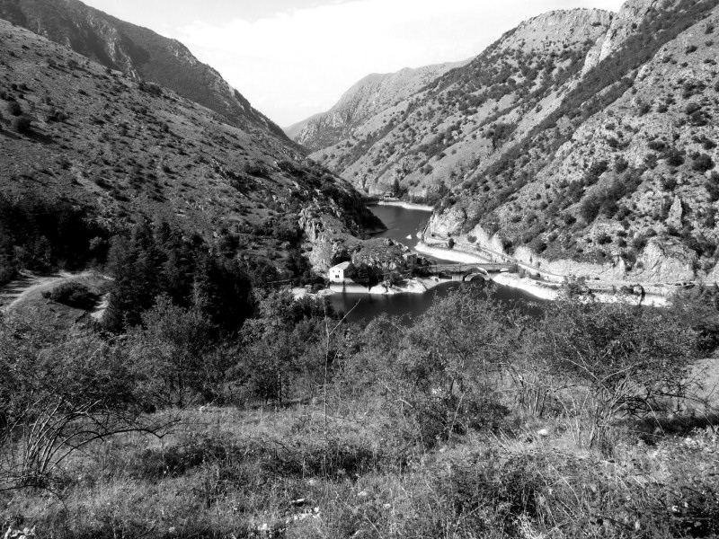 Veduta Lago di S.Domenico (Eremo - Gole del Saggittario)