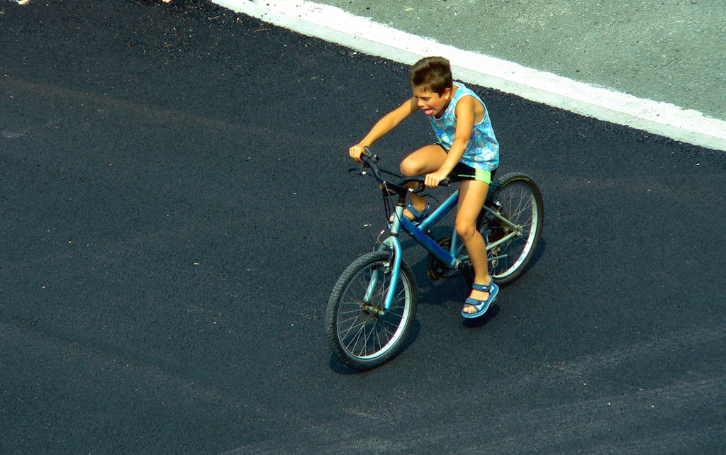 Bambino in bici