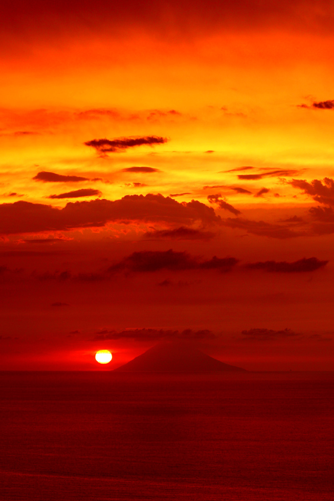 MARTE O STROMBOLI ? (veduta da tropea)