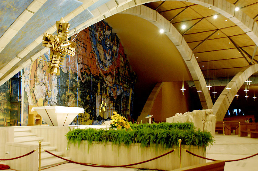 Interno chiesa nuova S.Pio