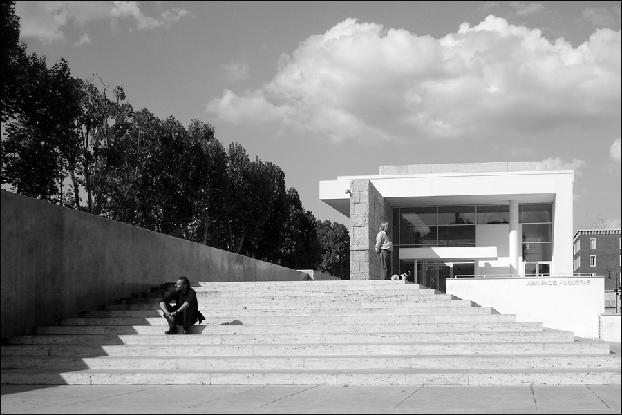 <_<            >_> ,_,