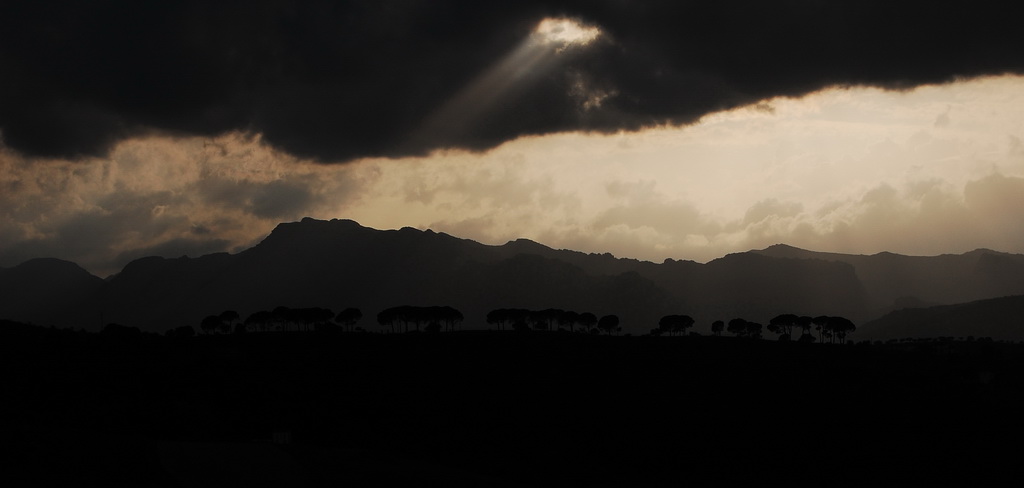 Sagome all'orizzonte