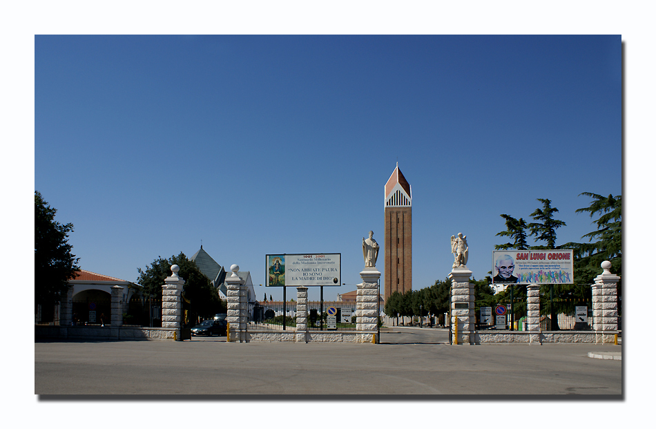 Cancelli del Santuario M.Dell'incoronata (FG)