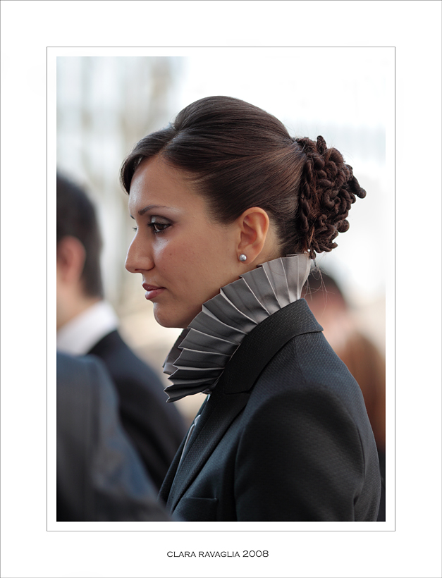 Sola fra la folla....