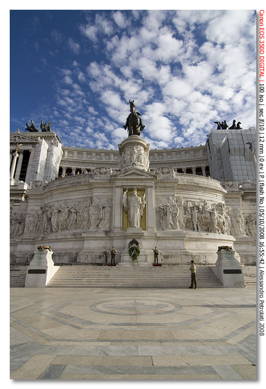 Altare della patria - Sull'attenti e occhi ben in vista!