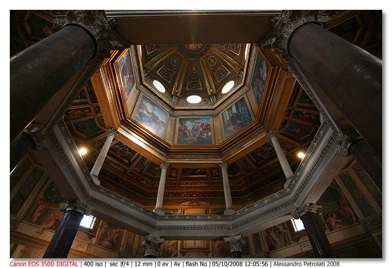 Basilica S.Giovanni - Battistero adiacente, battesimo in corso!