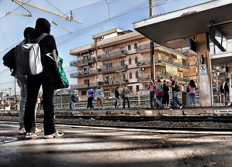 In attesa in banchina