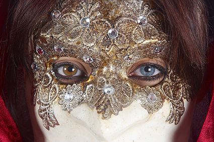 Maschera veneziana bianca, occhi naturali