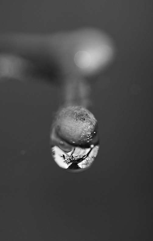 riflessi su goccia d'acqua