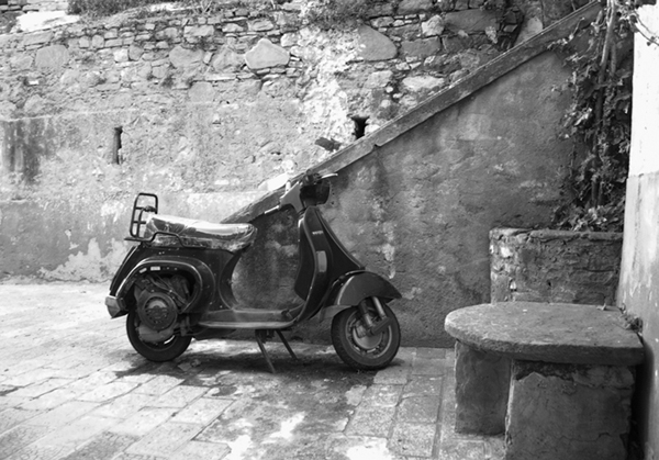 Vespa tra i Sassi