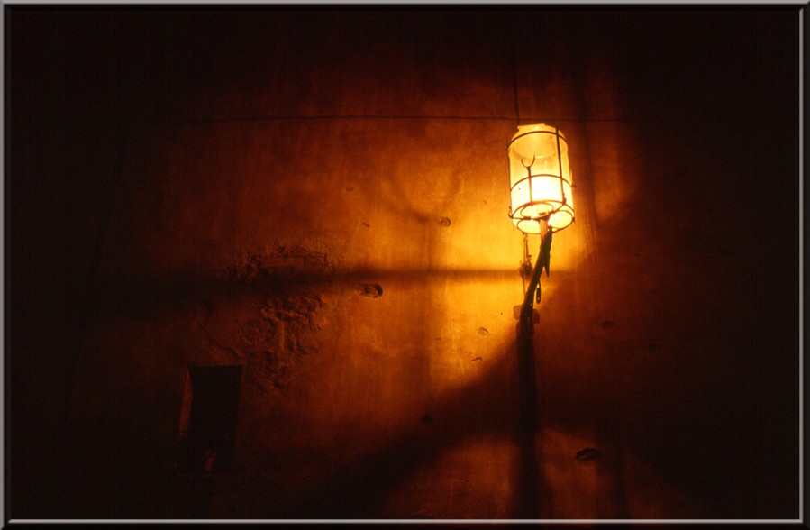 un lampione in Liguria (da diapo)