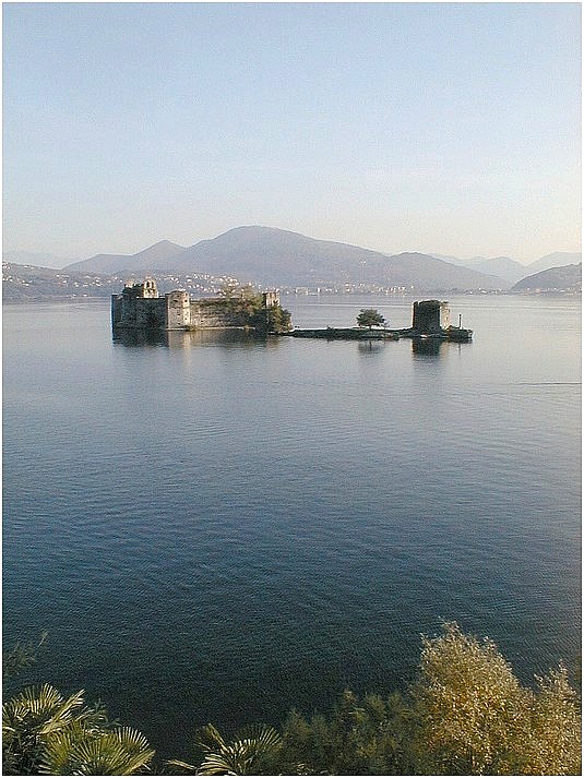 castello nel lago