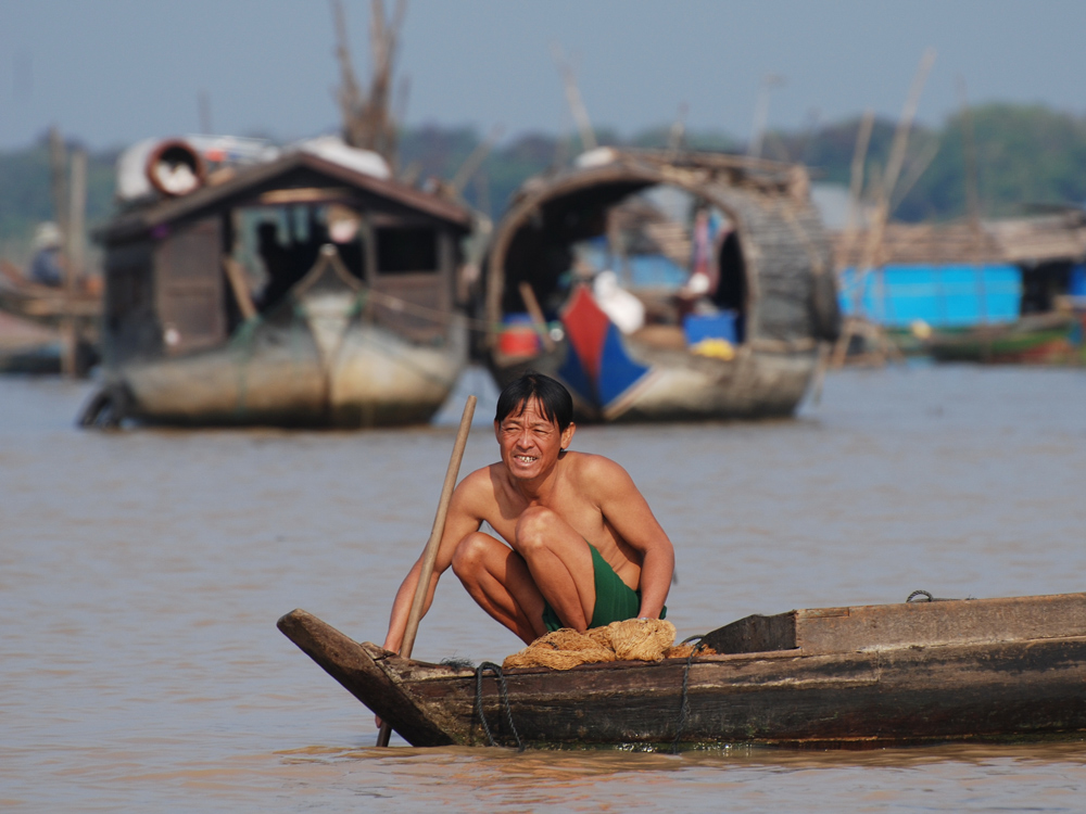 Pescatore al TonLe Sap