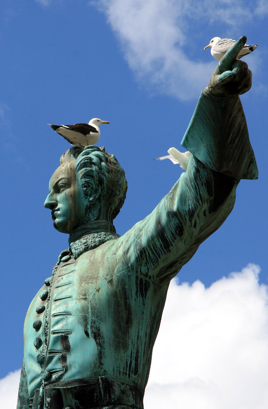 UN ESPLICITO INVITO...